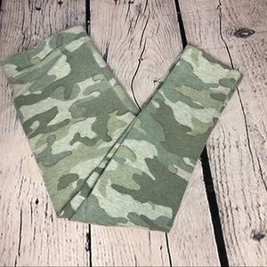 Leggings with camo print w/sparkles. GUC